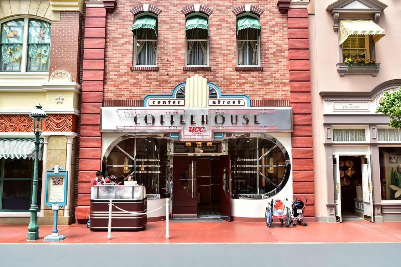 2015年12月からプライオリティ・シーティングになった「センターストリート・コーヒーハウス」(東京ディズニーランド)